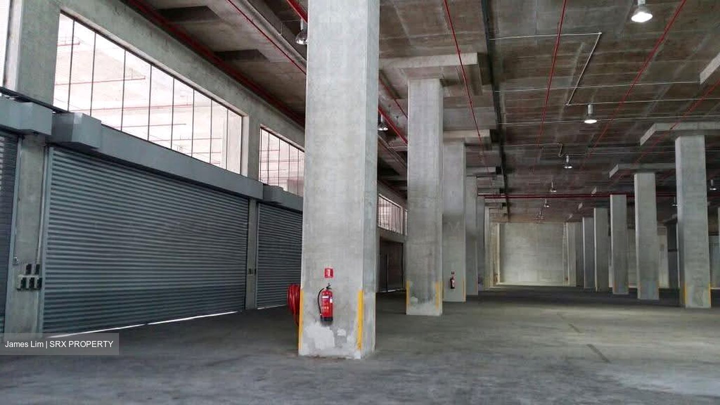 Gul Way (D22), Warehouse #637314041